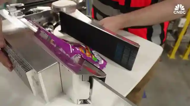amazons-vulcan-revolutionizing-warehouse-robotics-with-tactile-awareness
