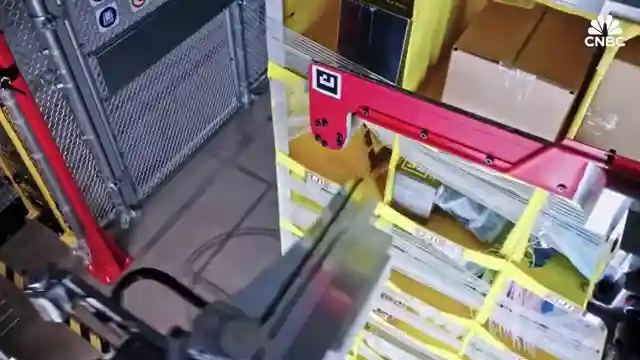 amazons-vulcan-revolutionizing-warehouse-robotics-with-tactile-awareness
