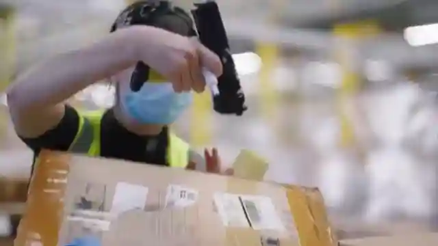 amazons-vulcan-revolutionizing-warehouse-robotics-with-tactile-awareness
